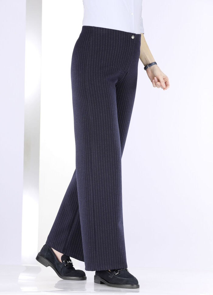 Moderiktiga byxor i skön vidd MARINE-GRAU