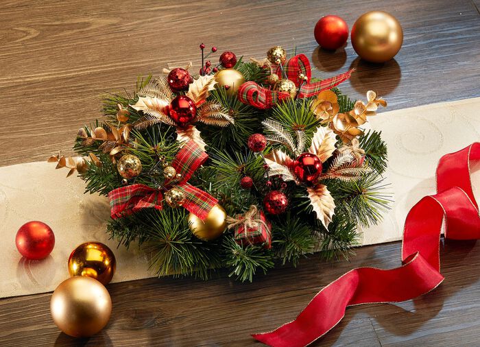 Genomt&auml;nkt designad bordskrans 