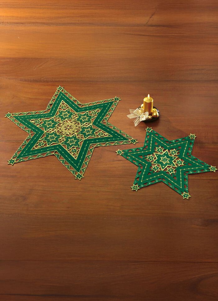 Vackert broderad bordsdekoration GR&Ouml;N