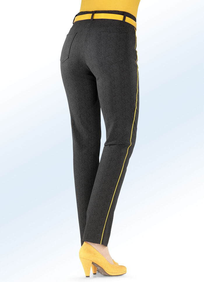 Byxor i en subtil fiskbenslook 