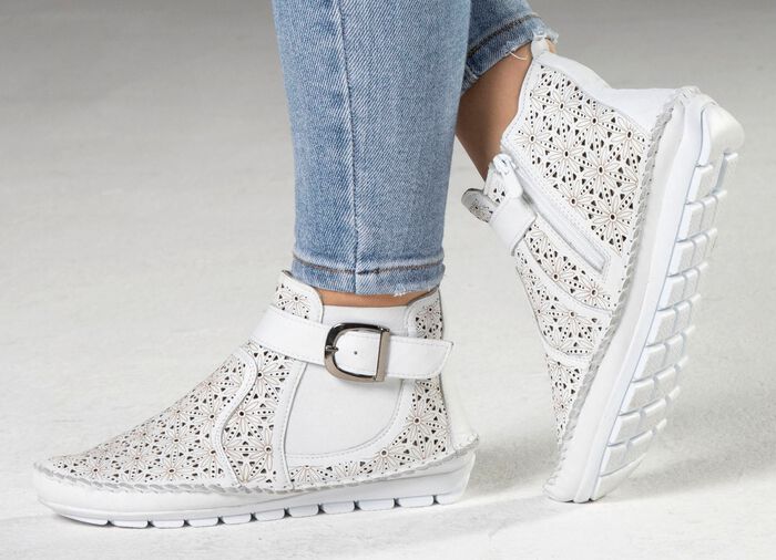 Gemini st&ouml;vlar i mockasin med justerbart dekorativt l&aring;s VIT