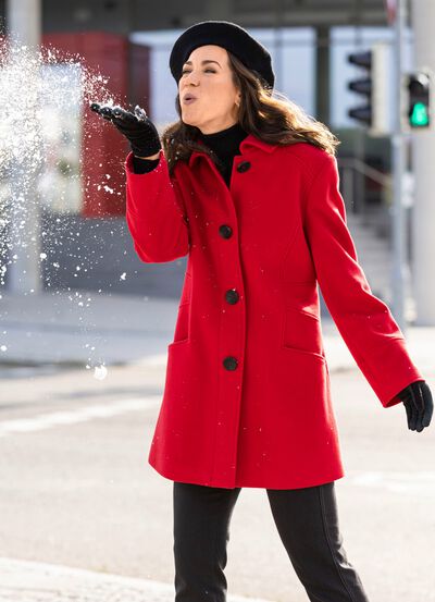 L&aring;ng jacka med snyggt dold knappsl&aring; 