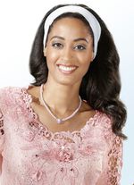 Halsband med dekorativa pärlor och strass hjärta, 