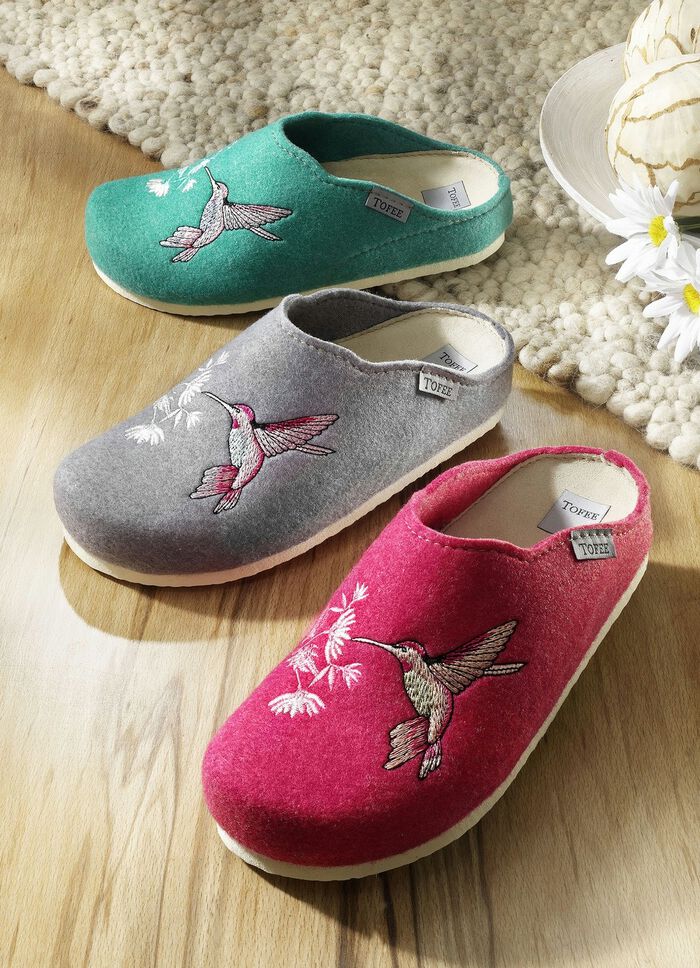 Tofflor i olika f&auml;rger 