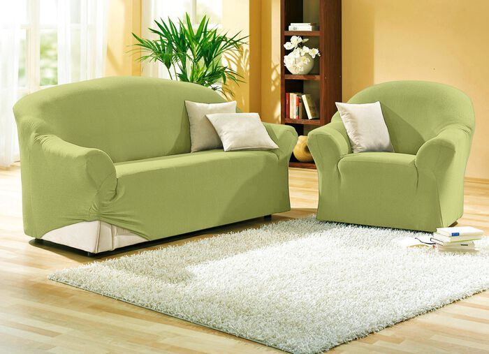 Skyddande stretch&ouml;verdrag f&ouml;r f&aring;t&ouml;ljer och soffor 