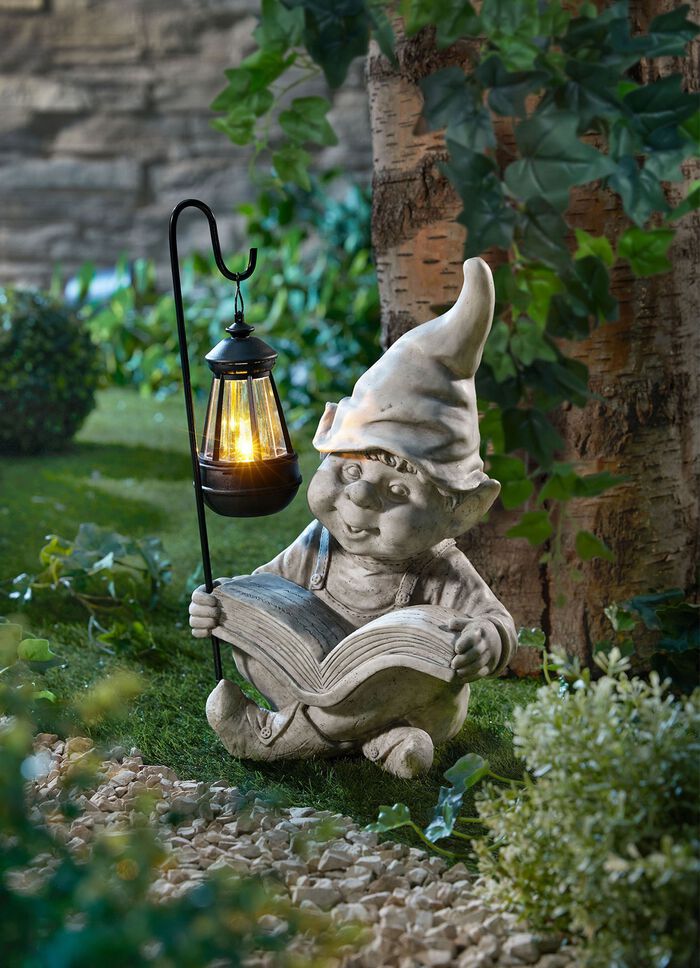 Gnome med solcellslykta 