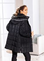 L&aring;ng jacka med attraktiv design 