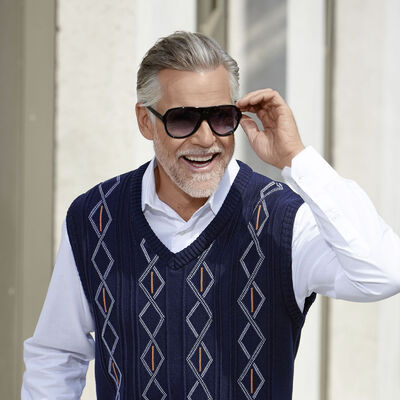 V-ringad tröjaväst i 2 färger 