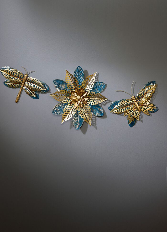 V&auml;ggdekoration i metall 