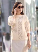 Tr&ouml;ja med blommig strassdekoration 