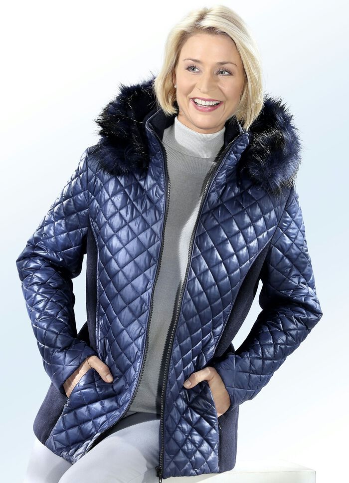 Jacka med fuskp&auml;lskant 