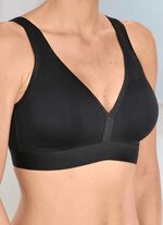 F&ouml;rpackning med tv&aring; Naturana-bh:ar med f&ouml;rformade kupor 