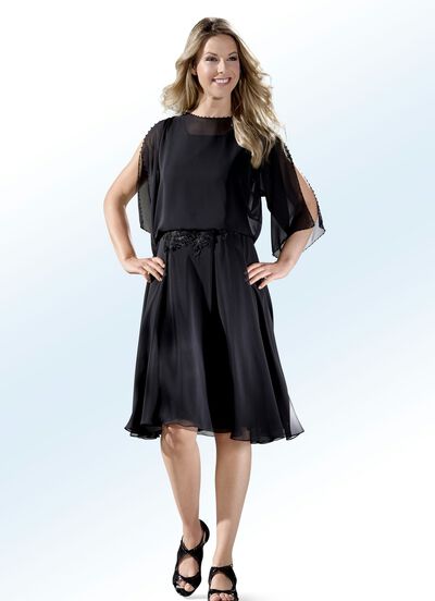 Kl&auml;nning med dekorativ p&auml;rldekor 