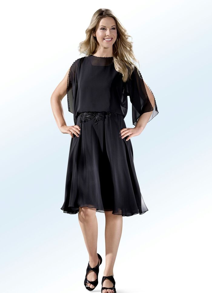 Kl&auml;nning med dekorativ p&auml;rldekor 