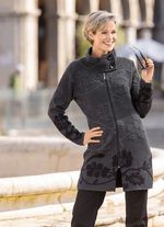 L&aring;ng kofta med cloqu&eacute;-effekter 