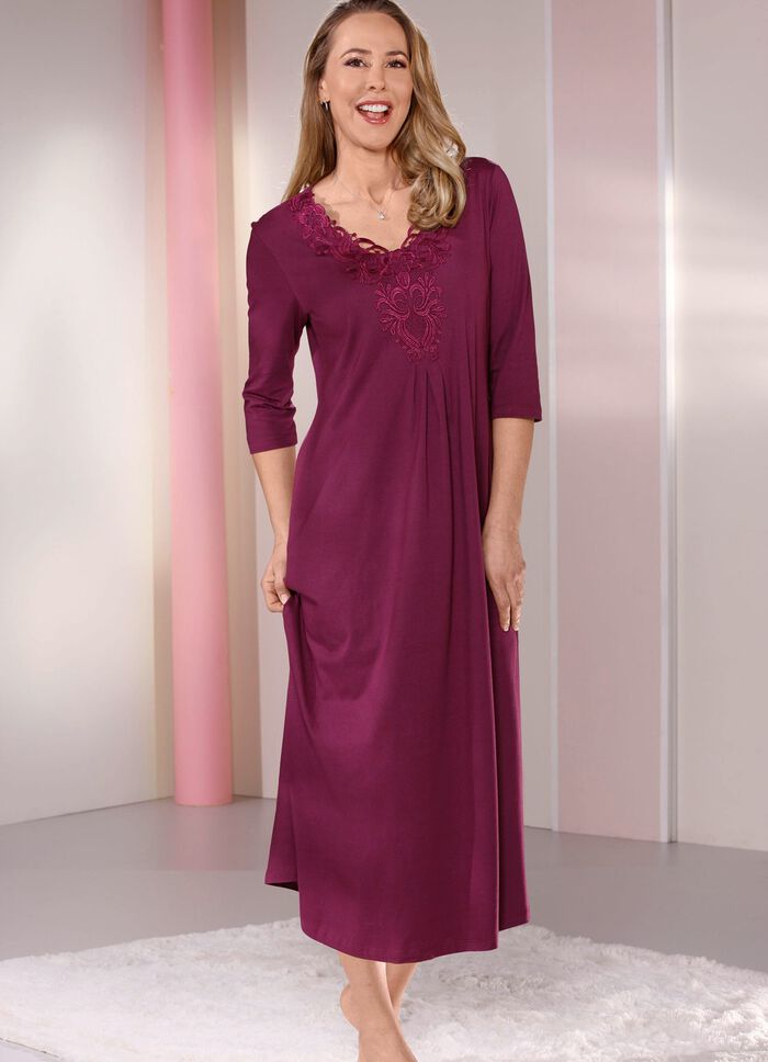 Nattlinne med spetsmotiv, ankell&aring;ngt 