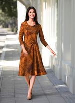 Kl&auml;nning med briljant f&auml;rgtryck 