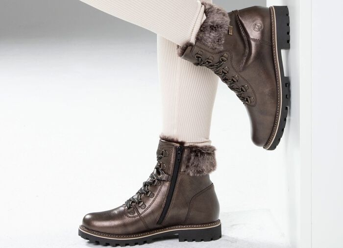 Remonte st&ouml;vlett med sn&ouml;rning och plyschkrage 