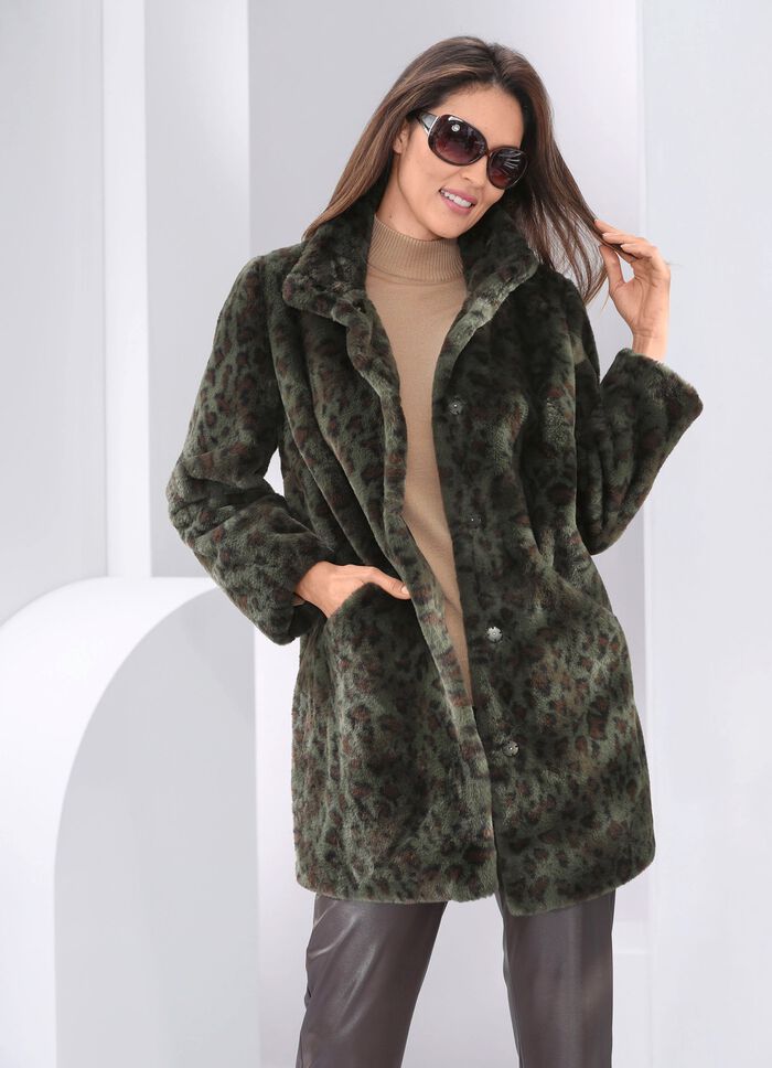 Jacka med trendig rovdjursp&auml;lsdesign 