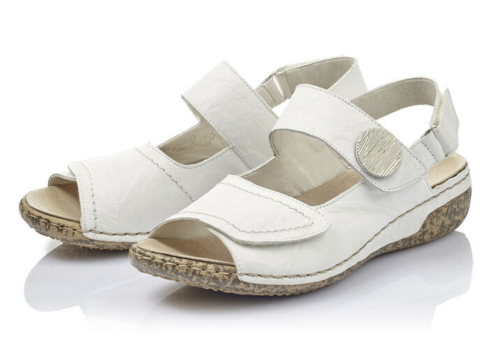 Rieker-sandal med iögonfallande metallsmycken VIT