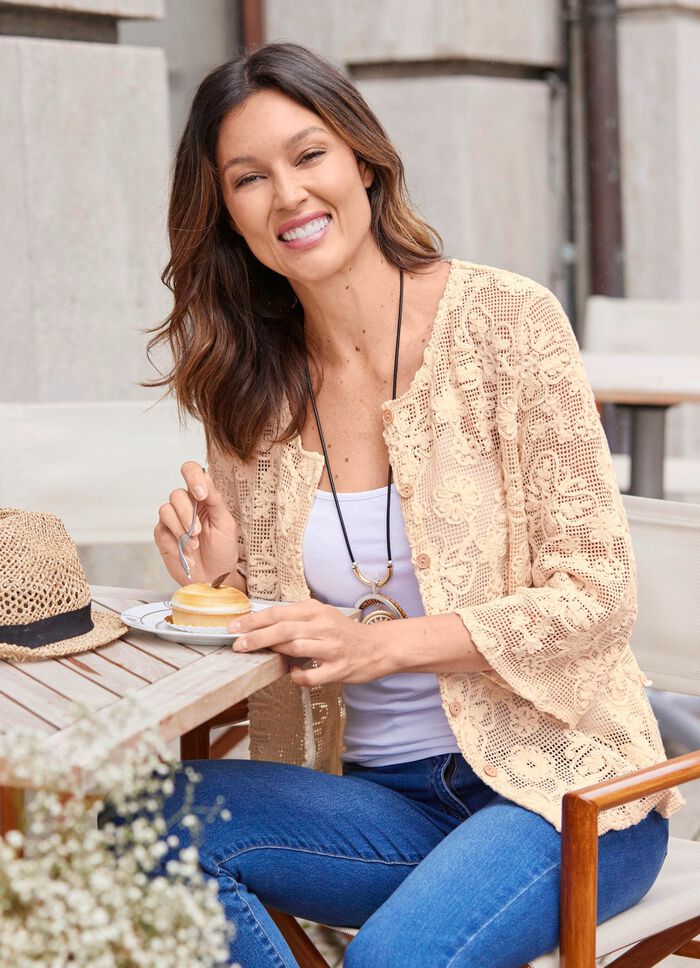 Kofta med blommor och fj&auml;rilar 