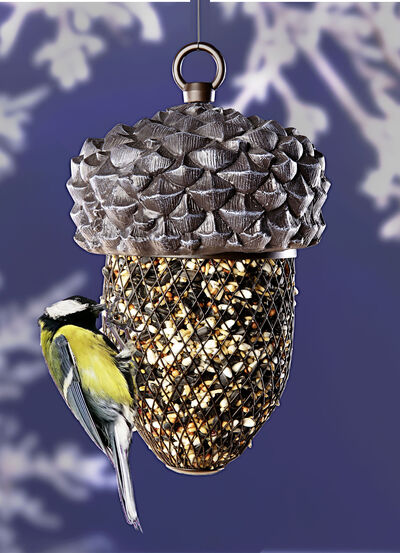 Acorn fågelmatare, tillverkad av plast 