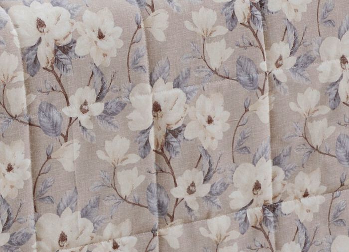 Rutiga quiltade &ouml;verkast och &ouml;rngott 