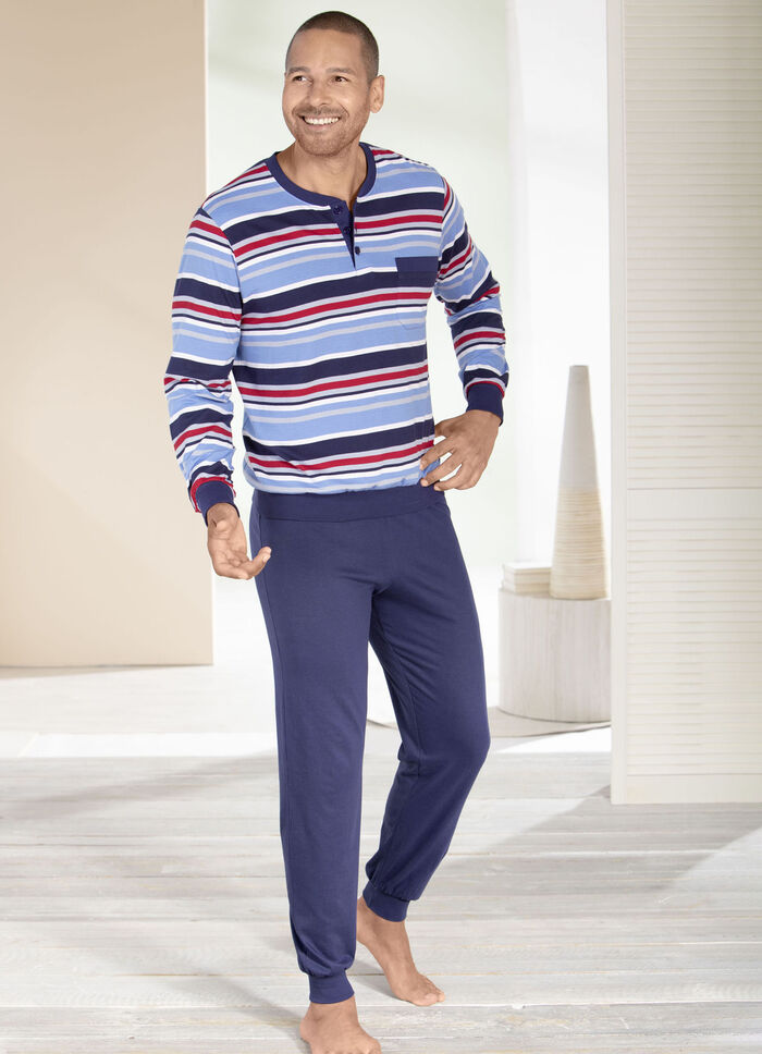 Två paket pyjamas med knappslå och muddar 