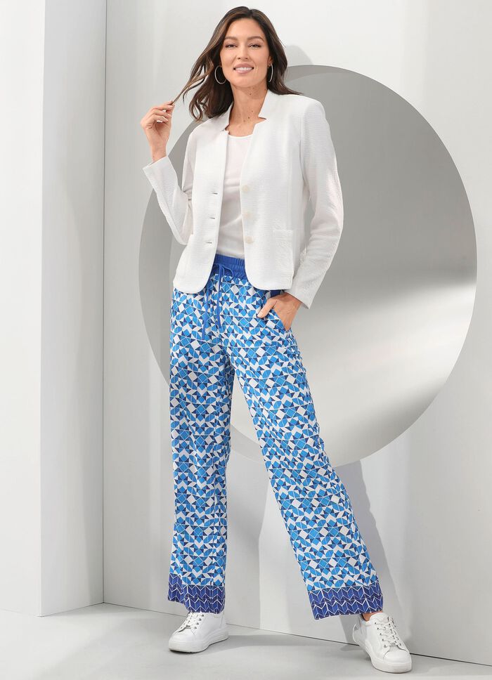 Byxor i moderiktig bredd 