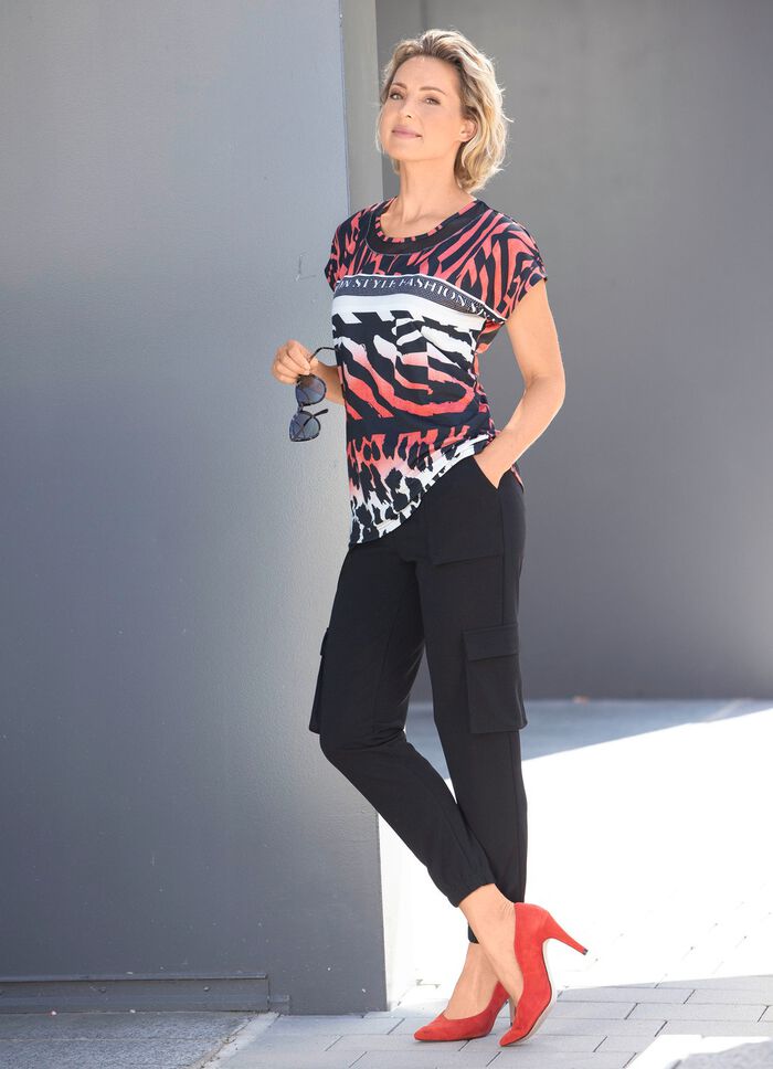 Skjorta med kontrasterande bokst&auml;ver 