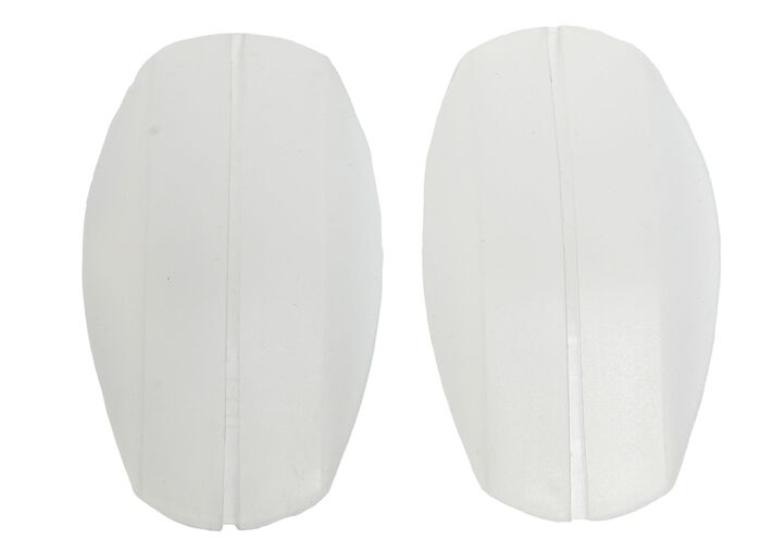 3 par axelremskydd som f&ouml;rhindrar att axelremmarna sk&auml;r in i axlarna 