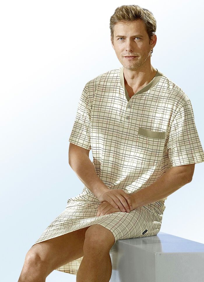 Nattlinne med knappsl&aring; och sidoslitsar, korta &auml;rmar 