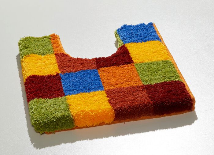 Badrumsset med f&auml;rgglad design fr&aring;n Grund 