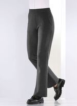 Kritstrecksrandiga byxor i modern bredd 