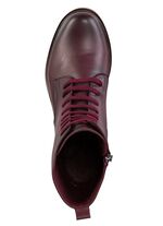 Andrea Conti ankelst&ouml;vlar med sn&ouml;rning av nappl&auml;der av n&ouml;tskinn 