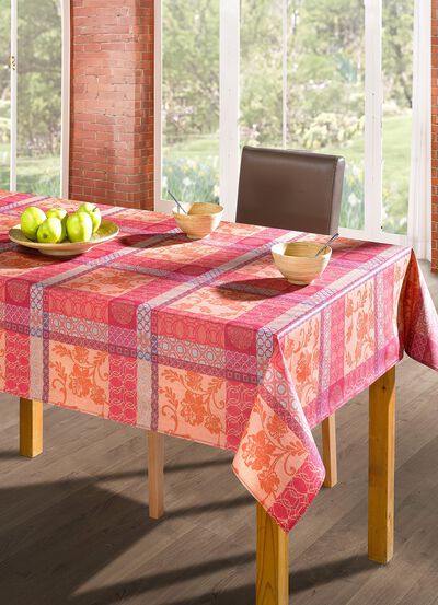 L&auml;ttsk&ouml;tt duk gjord av 100% bomull 