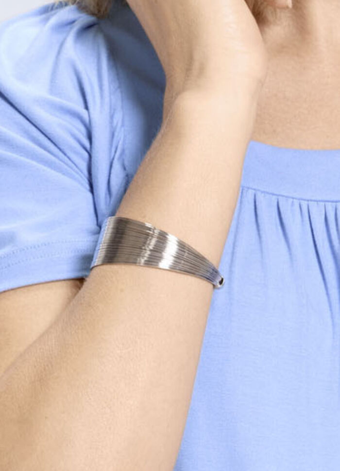 Armband av fina tr&aring;dar 