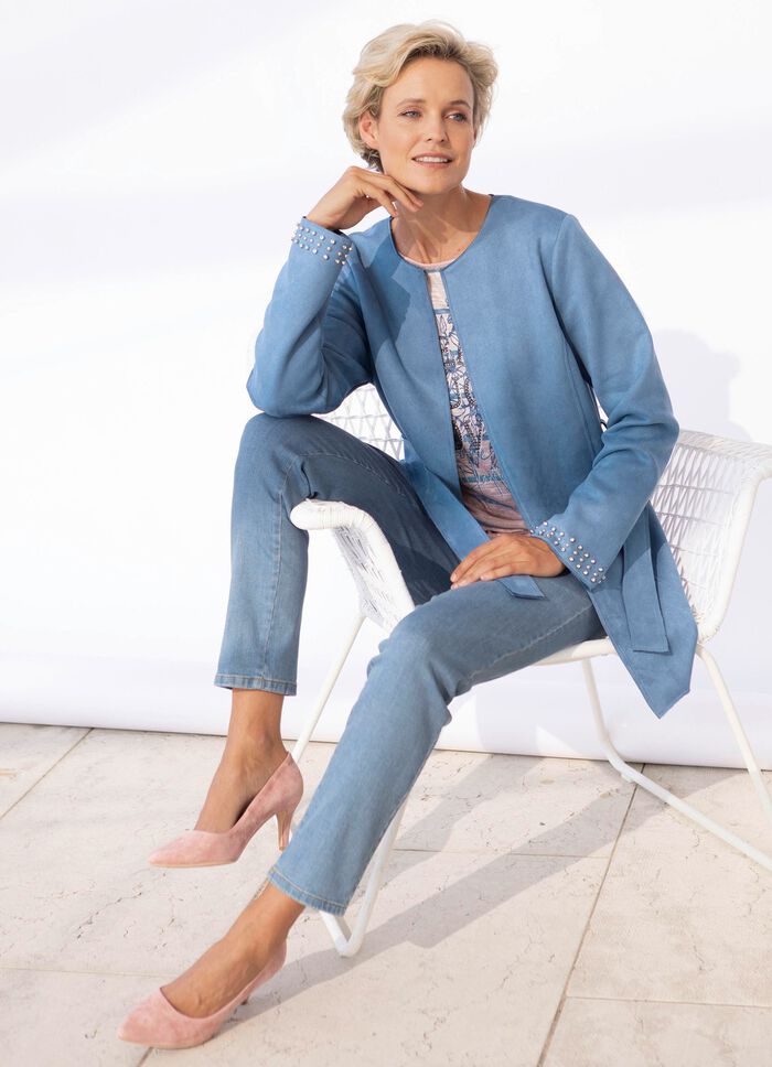 Jeans med blommiga broderier 