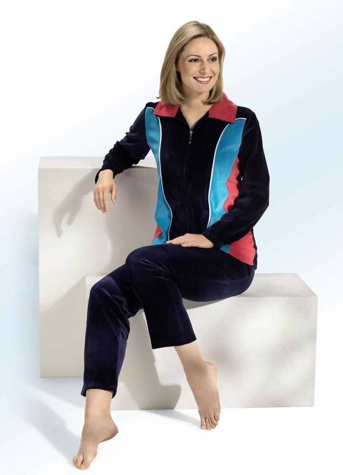 Hemmadress med kontrasterande insidor 