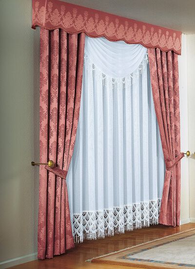 Spetsgardin med Plauener-spets 