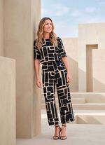 Tr&ouml;ja med b&aring;tringad halsringning 