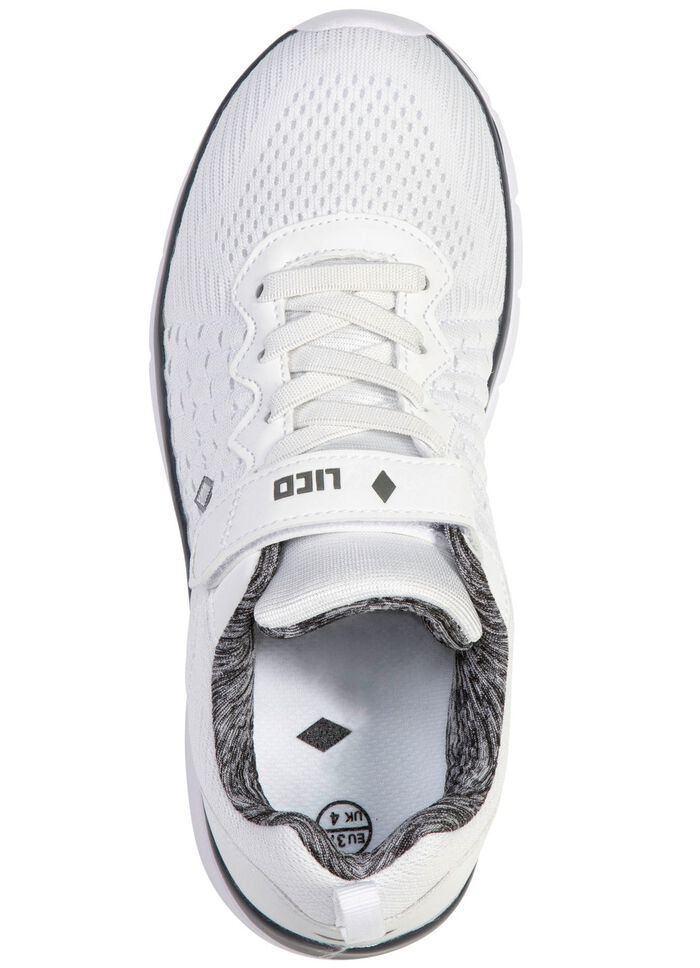 Sneakers gjorda av effektivt m&ouml;nstrat textilmaterial 