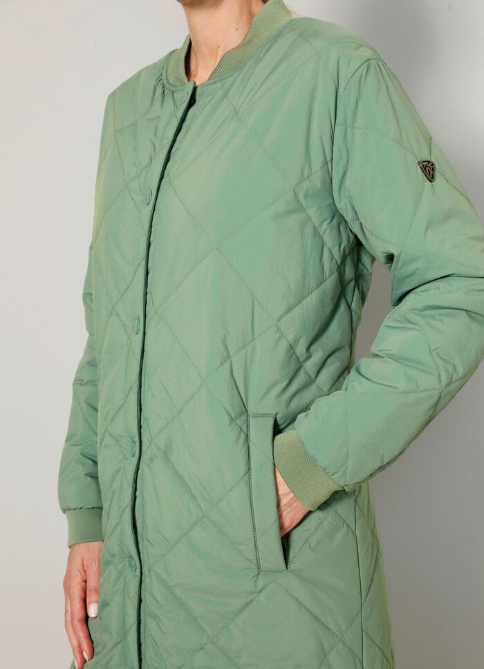 Kort kappa med tryckknappar i sidorna 