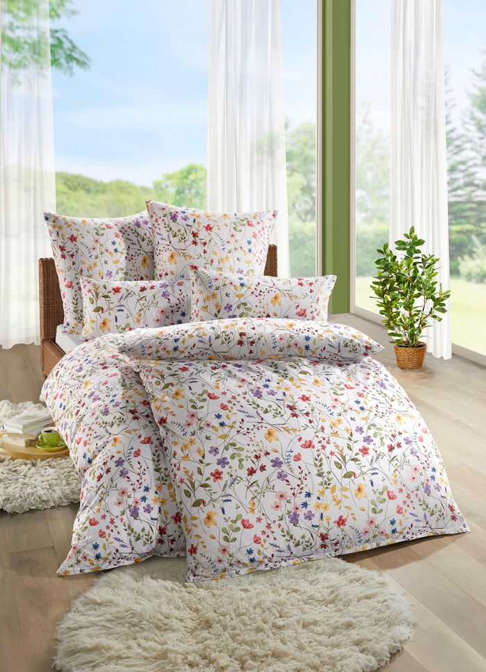 S&auml;ngkl&auml;desset i mikrofiberkvalitet, 8 delar 