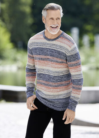 Attraktiv tr&ouml;ja med rund hals 