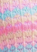 Tr&ouml;ja med &ouml;ppet m&ouml;nster i randig design 