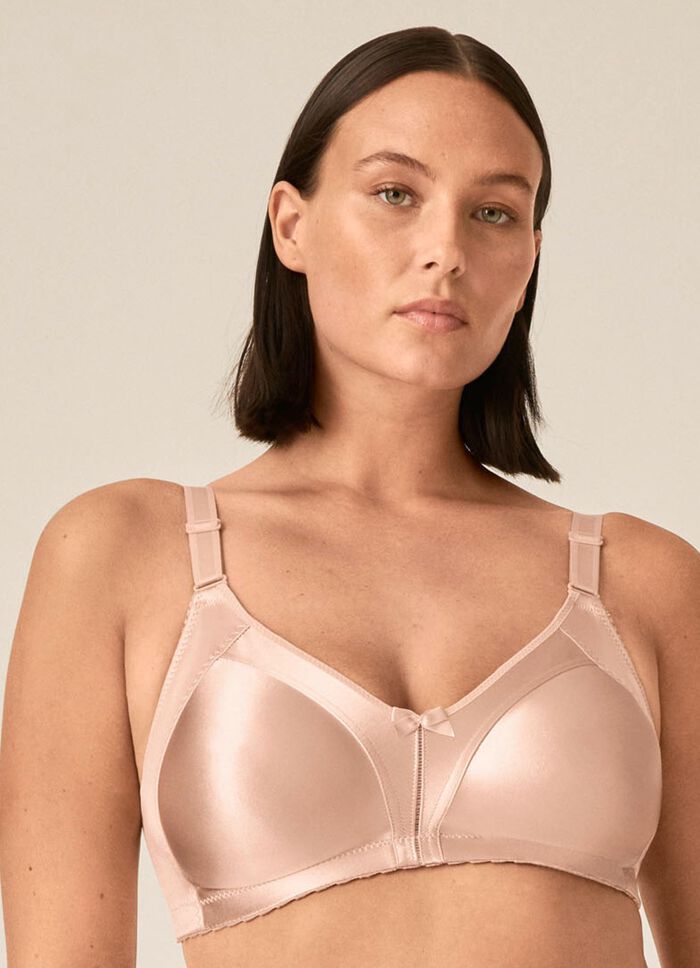 Tv&aring;-pack med gl&auml;nsande Naturana minimiser-bh 