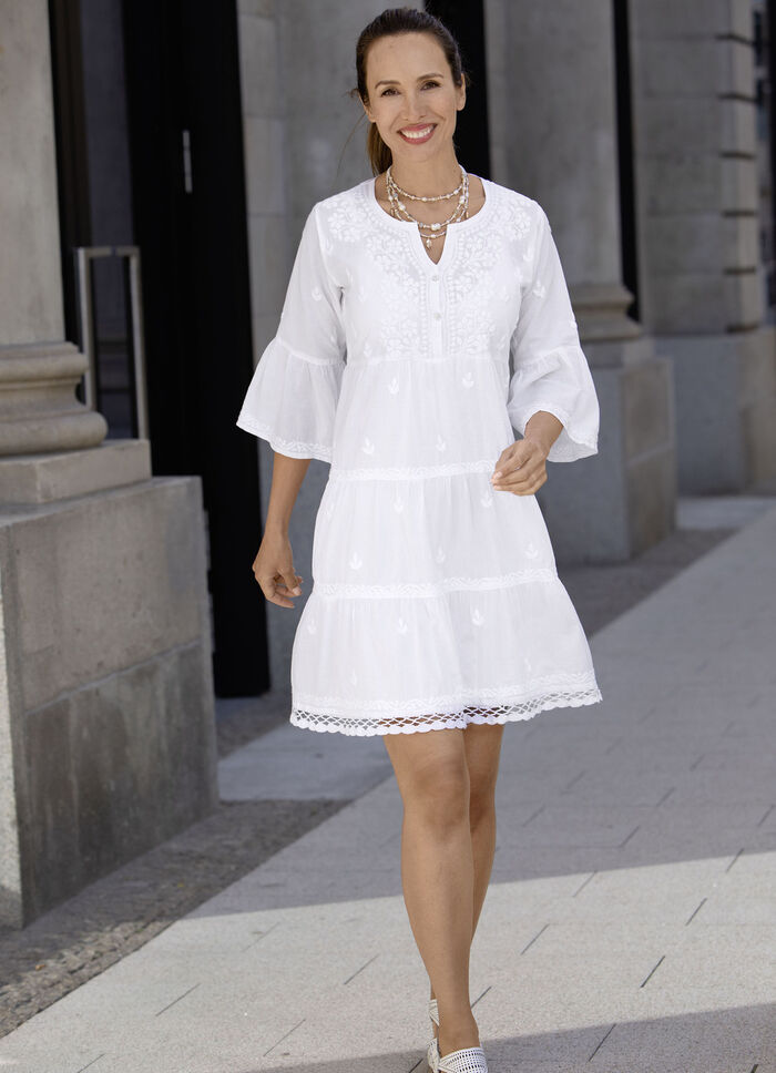 Klänning, 2 st. med ton-i-ton broderi 