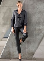 Blus med inv&auml;ndig tryckknapp i 2 f&auml;rger 