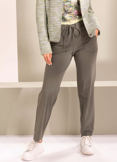 Byxor i trendig joggingbyxstil 